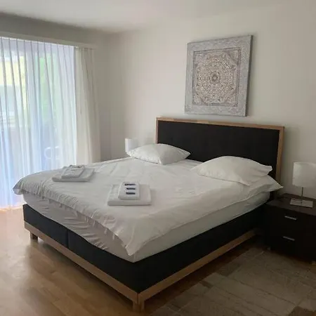 2 Bedroom Near And Centre - D5