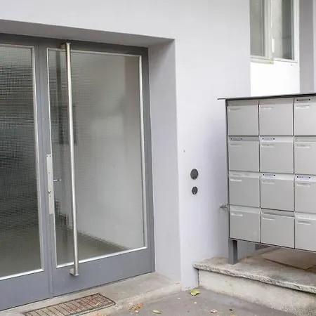 Apartment 2 Bedroom Near And Centre - D5 *