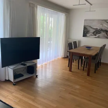 2 Bedroom Near And Centre - D5 Apartment Zurich