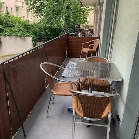 2 Bedroom Near And Centre - D5