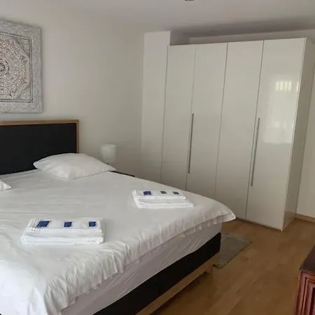 2 Bedroom Near And Centre - D5 Apartment