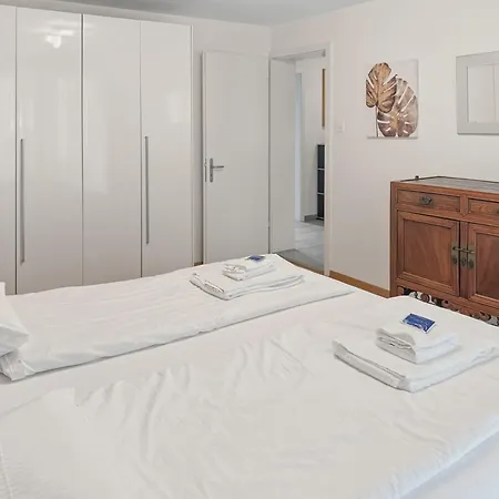 2 Bedroom Near And Centre - D5 Apartment Zurich