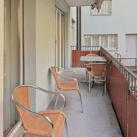 2 Bedroom Near And Centre - D5 Apartment *