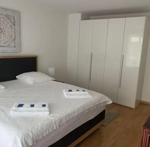 2 Bedroom Near And Centre - D5 Апартаменти